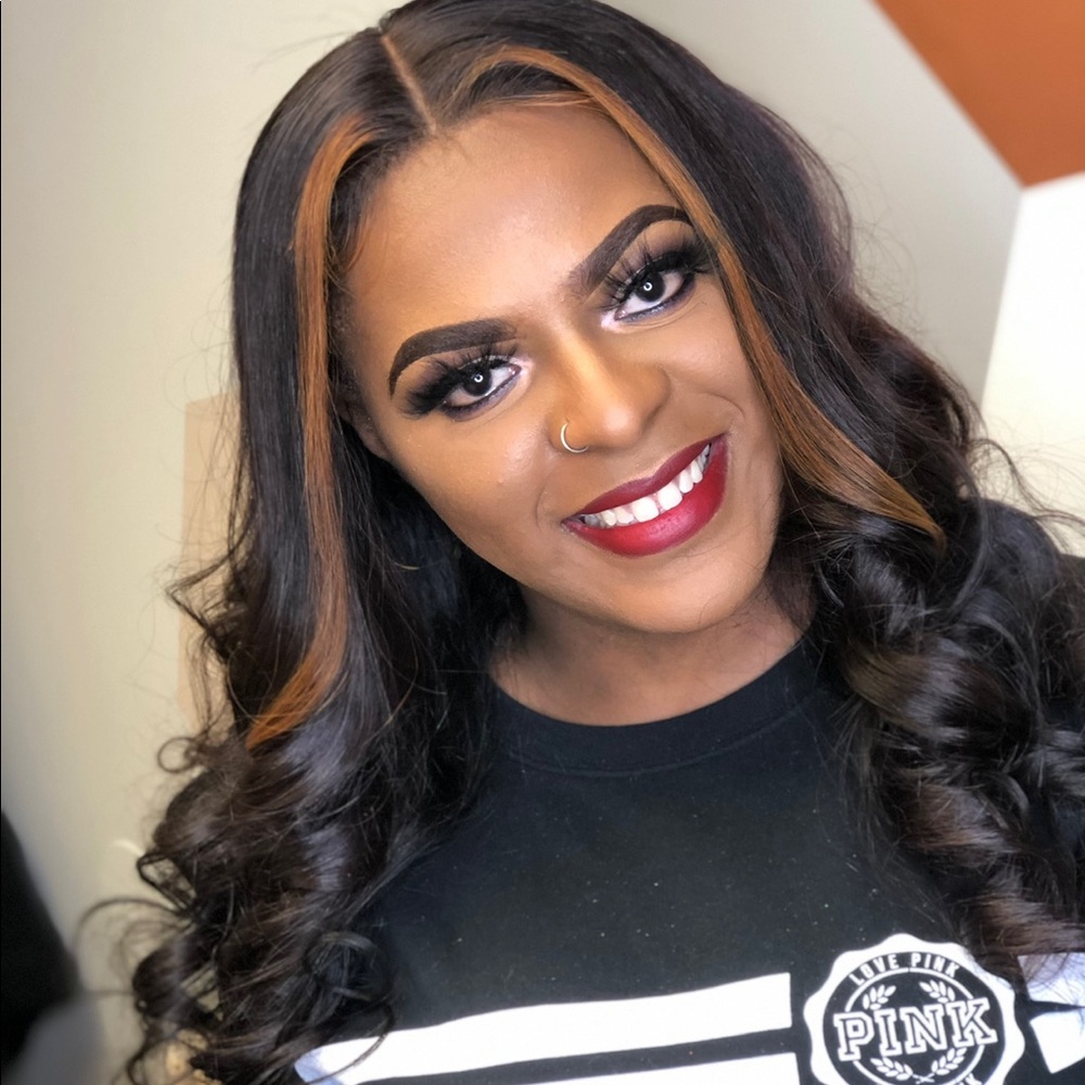 Meet your Posher, Zay